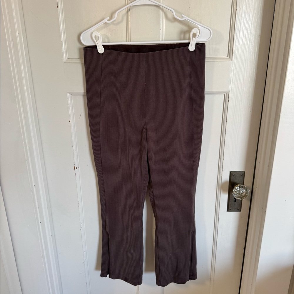 Lululemon Ribbed Softstreme zip leg high rise cropped‎ pant size 10